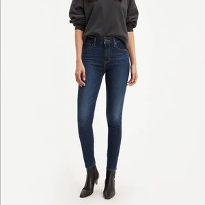 Levis 721 high rise skinny size 26